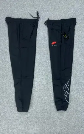 PANTALÓN NIKE ROMPEVIENTO 