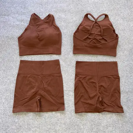 CONJUNTO SEAMLESS CON ESPALDA CRUZADA