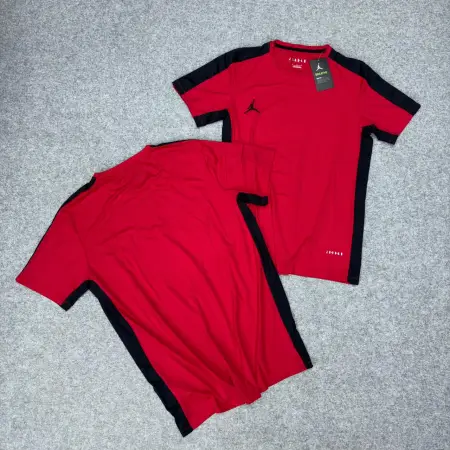 REMERA DRY FIT JORDAN