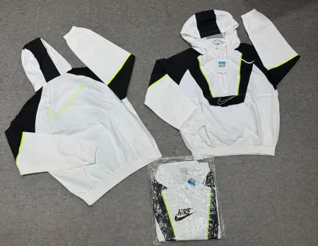 NIKE ROMPEVIENTO