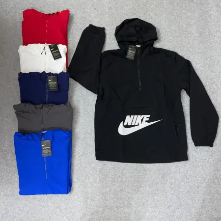 NIKE ROMPEVIENTO 