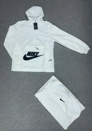 NIKE ROMPEVIENTO 